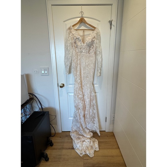 Dresses & Skirts - Lace Wedding Dress‎ Floral Applique Long Sleeve Bridal Gown Mermaid